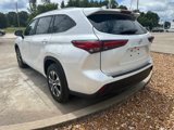 Used 2023 Toyota Highlander XLE image 3