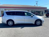 Used 2023 Chrysler Pacifica Touring-L image 4