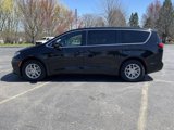 New 2025 Chrysler Pacifica Select image 2