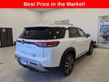 New 2025 Nissan Pathfinder Platinum image 2