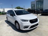 Certified 2024 Chrysler Pacifica Touring-L image 3