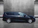 Used 2023 Chrysler Pacifica Touring-L image 4
