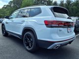 New 2025 Volkswagen Atlas Peak Edition SE image 3