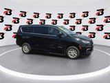 Used 2025 Chrysler Pacifica Select image 2