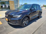 Used 2023 Volvo XC40 B5 Plus image 2