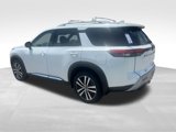 New 2025 Nissan Pathfinder Platinum image 4