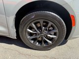 Used 2021 Chrysler Pacifica Touring-L image 4