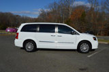 Used 2016 Chrysler Town & Country Touring-L image 3