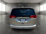 Used 2018 Chrysler Pacifica Touring-L Plus w/ Tire & Wheel Group image 4