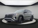 New 2025 Volkswagen Atlas Peak Edition SE image 3