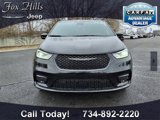 New 2025 Chrysler Pacifica Limited image 2