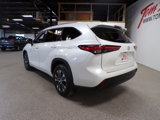 Used 2021 Toyota Highlander XLE image 3