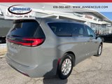 New 2025 Chrysler Pacifica Select image 6