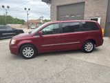 Used 2016 Chrysler Town & Country Touring image 4