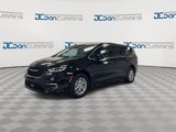 New 2025 Chrysler Pacifica Select image 4
