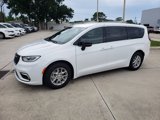 New 2026 Chrysler Pacifica Select image 2