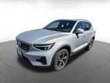 Used 2024 Volvo XC40 B5 Core image 2