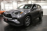 Certified 2024 Toyota Highlander XLE image 3