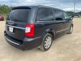 Used 2014 Chrysler Town & Country Touring image 4