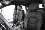 Used 2025 Porsche Macan image 5