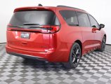 New 2025 Chrysler Pacifica Limited w/ Uconnect Theater Family Group image 4