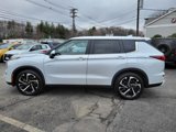 Used 2024 Mitsubishi Outlander SE image 2