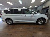 Used 2018 Chrysler Pacifica Touring-L image 5