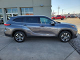 Used 2023 Toyota Highlander XLE image 2
