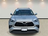 Used 2024 Toyota Highlander XLE image 2