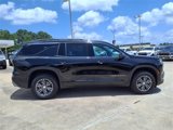 Used 2025 Chevrolet Traverse LT image 2