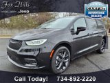 New 2025 Chrysler Pacifica Limited image 3