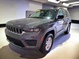 Used 2023 Jeep Grand Cherokee Laredo image 2