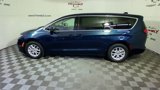 Used 2023 Chrysler Pacifica Touring-L image 5