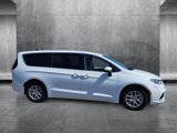 Used 2023 Chrysler Pacifica Touring-L image 4