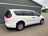 Used 2020 Chrysler Voyager L image 5