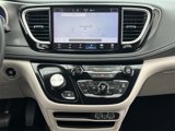 Used 2023 Chrysler Pacifica Touring-L image 3