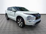 New 2025 Mitsubishi Outlander SE image 3
