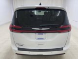 Used 2023 Chrysler Pacifica Touring-L image 4