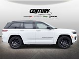 New 2025 Jeep Grand Cherokee Summit image 2