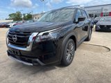 New 2025 Nissan Pathfinder SL image 2
