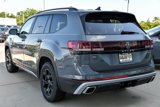 New 2025 Volkswagen Atlas Peak Edition SE image 4