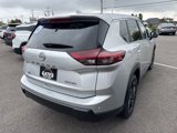 Used 2024 Nissan Rogue SV image 3