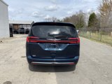 Used 2024 Chrysler Pacifica Select image 3