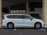 Used 2023 Chrysler Pacifica Touring-L image 3