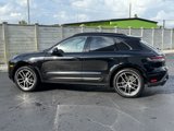 Certified 2025 Porsche Macan image 2