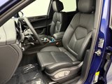 Certified 2024 Porsche Macan image 5