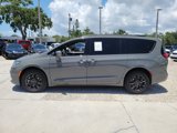 Used 2021 Chrysler Pacifica Touring-L w/ Uconnect Theater Family Group image 3