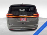Used 2022 Chrysler Pacifica Touring-L image 5