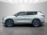 Used 2022 Mitsubishi Outlander SE image 2