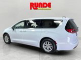 Used 2023 Chrysler Pacifica Touring image 3